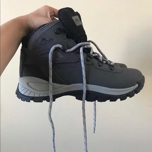 Columbia Hiking Ridge Boots Waterproof (BRAND NEW)